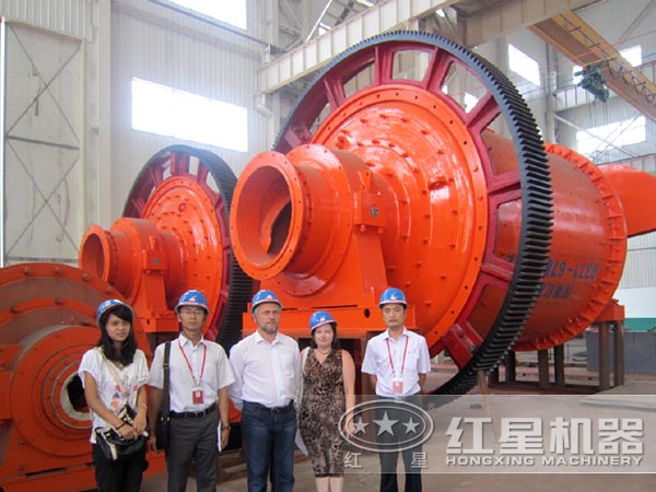 濕式球磨機(jī)用戶來(lái)訪 濕式球磨機(jī)用戶來(lái)訪