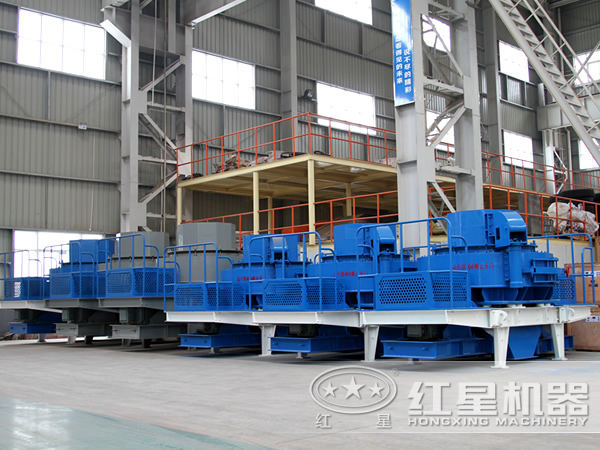 菱鎂礦制砂機(jī)車間 菱鎂礦制砂機(jī)車間