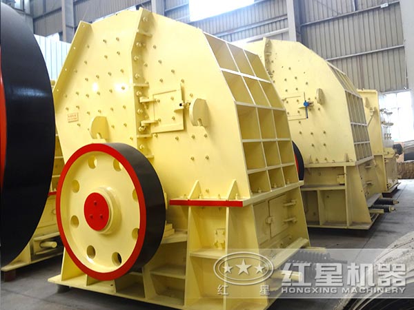 PCZ1615錘式破碎機側(cè)面 PCZ1615錘式破碎機側(cè)面