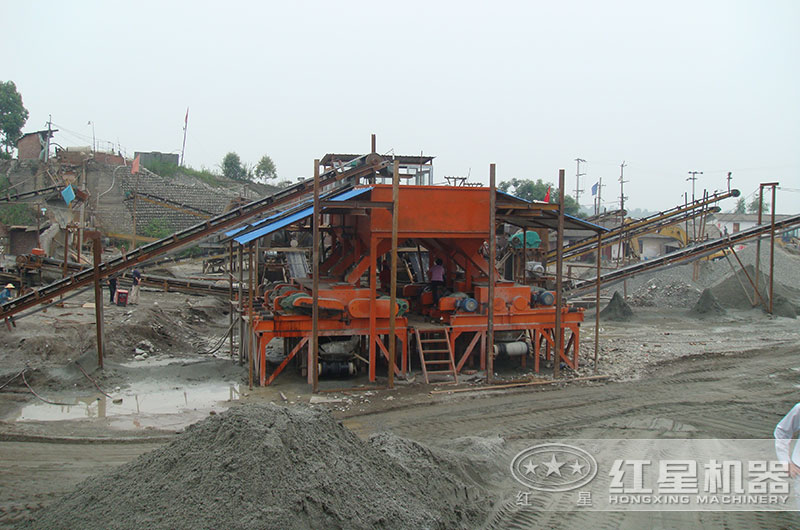 對輥破碎機加工煤矸石生產現(xiàn)場