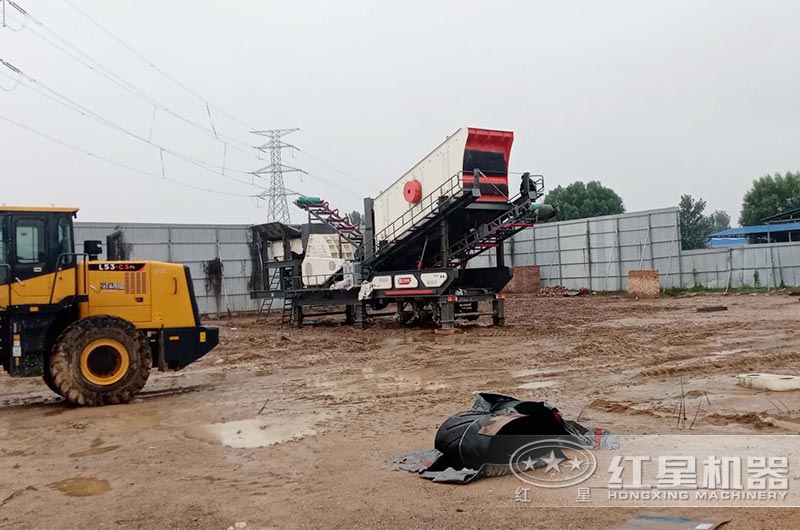 重錘式破碎機(jī)移動式碎石生產(chǎn)線 重錘式破碎機(jī)移動式碎石生產(chǎn)線