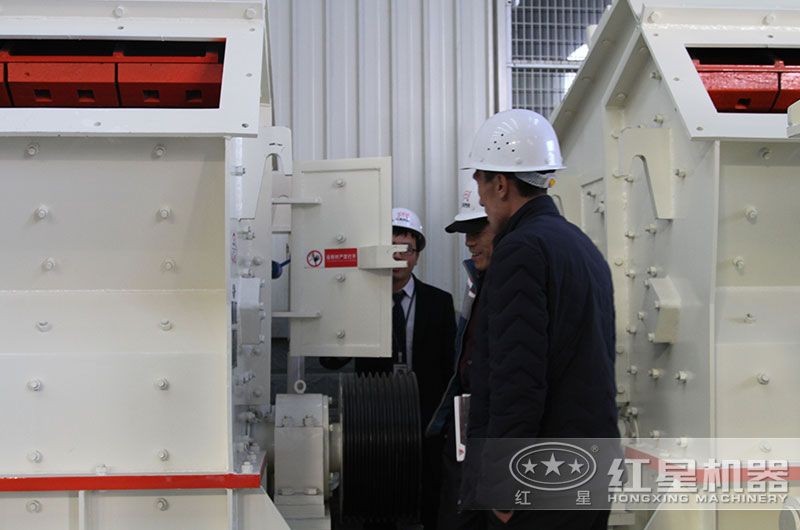 客戶來(lái)廠考察反擊破設(shè)備 客戶來(lái)廠考察反擊破設(shè)備