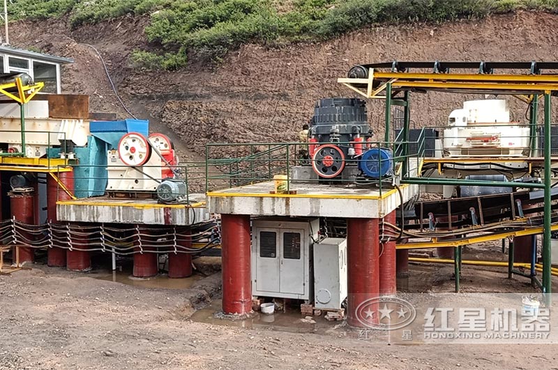 1750液壓圓錐機(jī)處理青石現(xiàn)場(chǎng) 1750液壓圓錐機(jī)處理青石現(xiàn)場(chǎng)