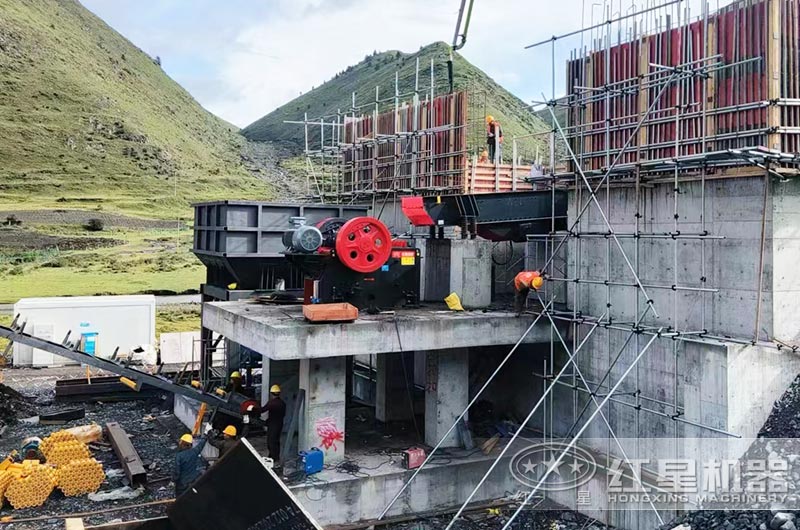 57破碎機安裝作業(yè)現(xiàn)場實拍 57破碎機安裝作業(yè)現(xiàn)場實拍