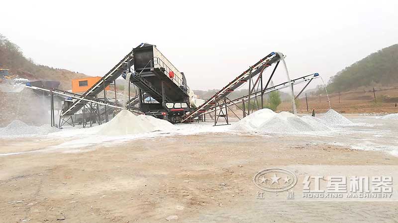 白云石破碎機(jī)現(xiàn)場(chǎng) 白云石破碎機(jī)現(xiàn)場(chǎng)