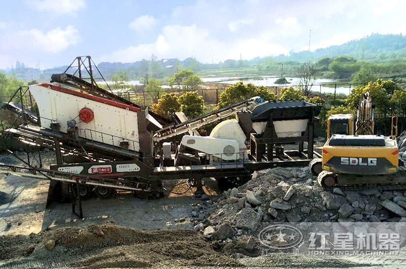 移動(dòng)錘破機(jī)作業(yè)現(xiàn)場 移動(dòng)錘破機(jī)作業(yè)現(xiàn)場