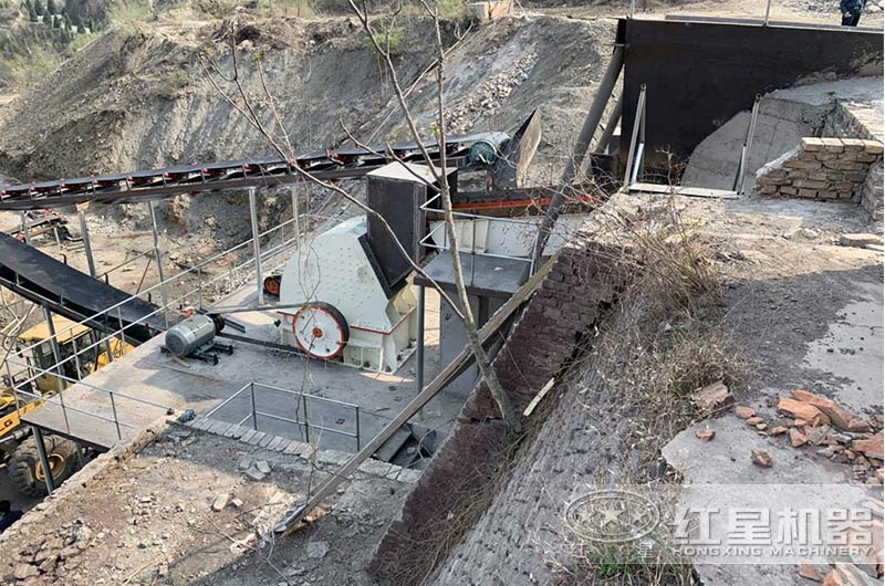 石灰石破碎加工現(xiàn)場(chǎng) 石灰石破碎加工現(xiàn)場(chǎng)