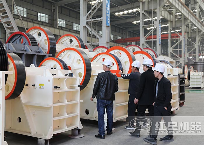 客戶來廠考察鄂破機(jī)設(shè)備 客戶來廠考察鄂破機(jī)設(shè)備