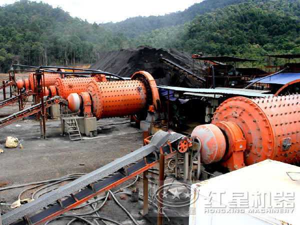 現(xiàn)場(chǎng)作業(yè)中 現(xiàn)場(chǎng)作業(yè)中