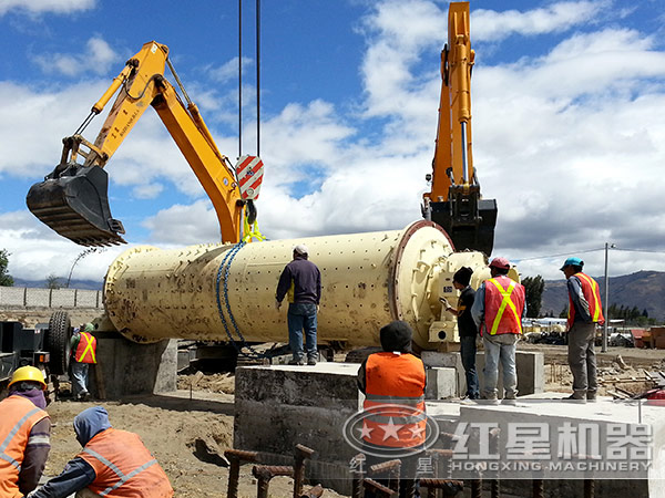 球磨機(jī)現(xiàn)場(chǎng)作業(yè) 球磨機(jī)現(xiàn)場(chǎng)作業(yè)