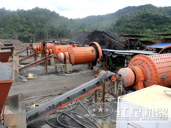 球磨機(jī)現(xiàn)場作業(yè) 球磨機(jī)現(xiàn)場作業(yè)