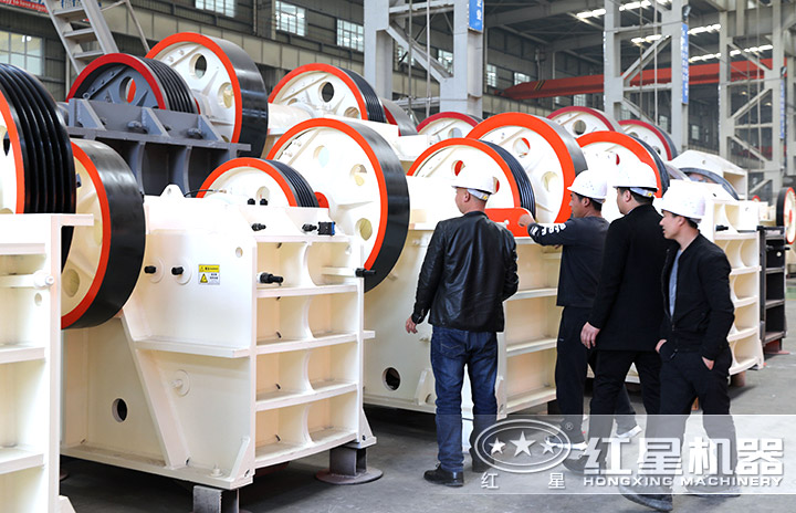 客戶參觀石灰石顎式破碎機 客戶參觀石灰石顎式破碎機