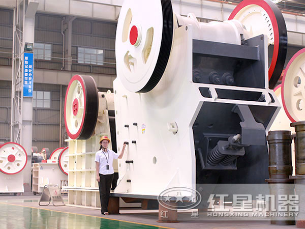 鵝卵石顎式破碎機(jī)用戶來訪車間 鵝卵石顎式破碎機(jī)用戶來訪車間