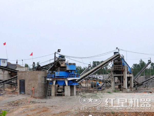 石英石制砂生產(chǎn)現(xiàn)場 石英石制砂生產(chǎn)現(xiàn)場