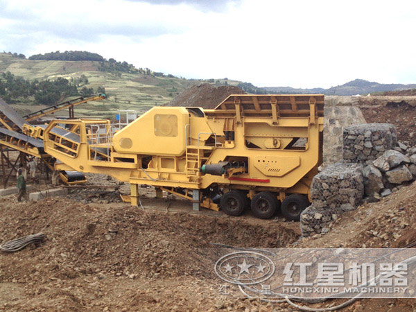 鵝卵石輪胎式移動破碎站生產(chǎn)線 鵝卵石輪胎式移動破碎站生產(chǎn)線