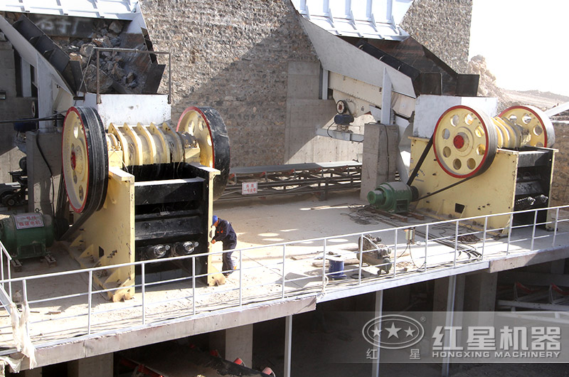 PE-400×600石灰石鄂式破碎機(jī)生產(chǎn)現(xiàn)場 PE-400×600石灰石鄂式破碎機(jī)生產(chǎn)現(xiàn)場
