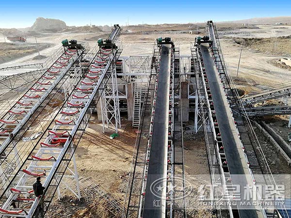 輸送機(jī)安裝、調(diào)試現(xiàn)場(chǎng)