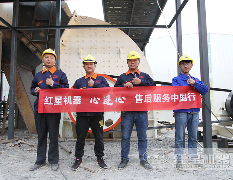 PCZ型重錘式破碎機(jī)安裝現(xiàn)場 PCZ型重錘式破碎機(jī)安裝現(xiàn)場