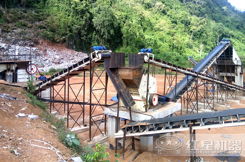 石料破碎生產(chǎn)現(xiàn)場(chǎng) 石料破碎生產(chǎn)現(xiàn)場(chǎng)