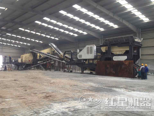 車(chē)載式移動(dòng)石子破碎站生產(chǎn)現(xiàn)場(chǎng) 車(chē)載式移動(dòng)石子破碎站生產(chǎn)現(xiàn)場(chǎng)