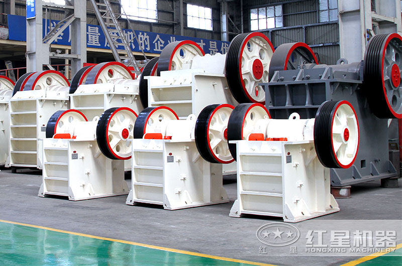 不同型號的細(xì)顎式破碎機(jī) 不同型號的細(xì)顎式破碎機(jī)
