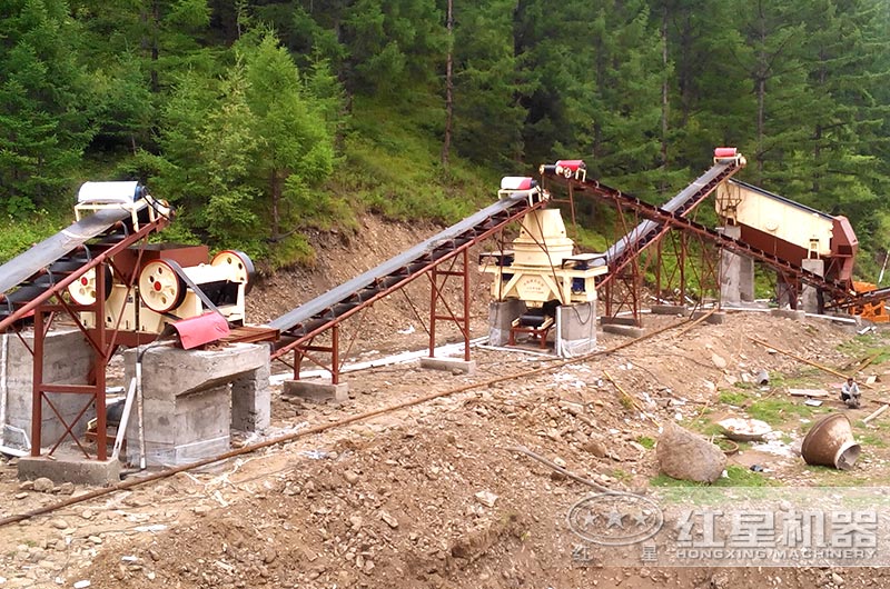 顎式破碎機(jī)作業(yè)現(xiàn)場 顎式破碎機(jī)作業(yè)現(xiàn)場