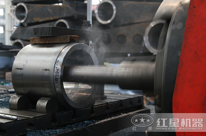 車間高速運轉(zhuǎn)的機(jī)器 車間高速運轉(zhuǎn)的機(jī)器