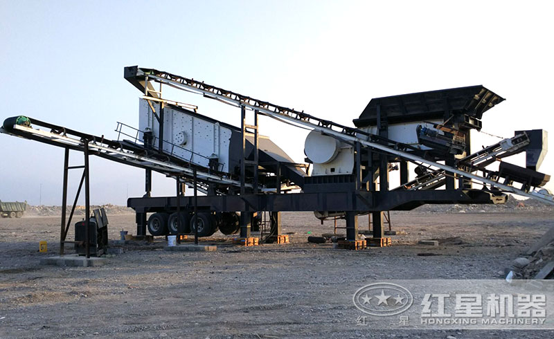 顎式移動(dòng)破石機(jī)生產(chǎn)現(xiàn)場(chǎng) 顎式移動(dòng)破石機(jī)生產(chǎn)現(xiàn)場(chǎng)