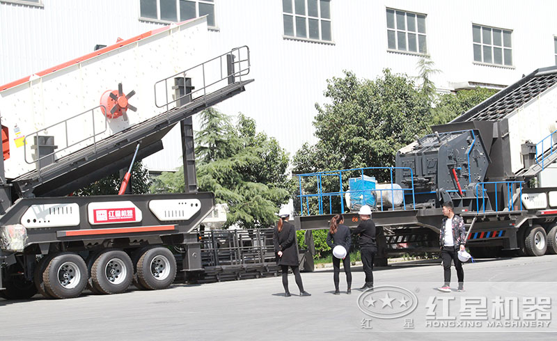 客戶到廠考察移動(dòng)碎石機(jī) 客戶到廠考察移動(dòng)碎石機(jī)