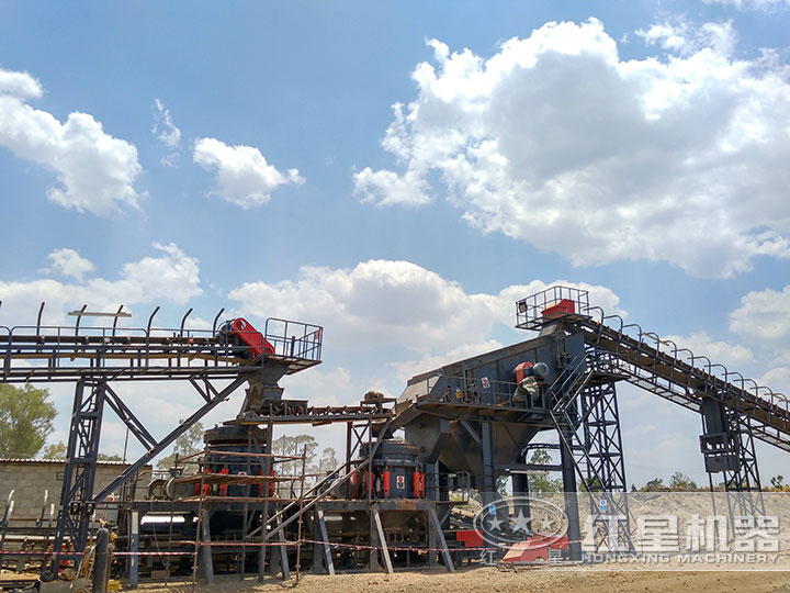 圓錐碎石機(jī)生產(chǎn)現(xiàn)場(chǎng) 圓錐碎石機(jī)生產(chǎn)現(xiàn)場(chǎng)