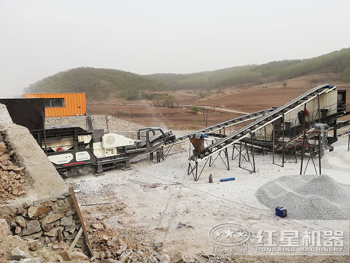 流動(dòng)破碎機(jī)生產(chǎn)現(xiàn)場(chǎng) 流動(dòng)破碎機(jī)生產(chǎn)現(xiàn)場(chǎng)