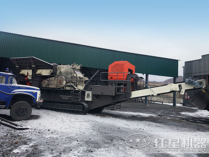 移動式破碎設(shè)備生產(chǎn)現(xiàn)場 移動式破碎設(shè)備生產(chǎn)現(xiàn)場