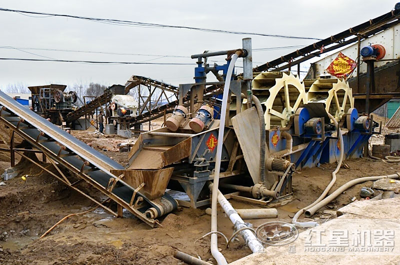 制砂機與洗砂機作業(yè)現(xiàn)場 制砂機與洗砂機作業(yè)現(xiàn)場