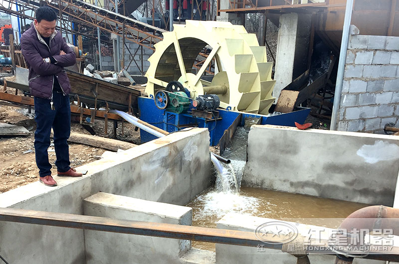 洗砂機(jī)作業(yè)現(xiàn)場 洗砂機(jī)作業(yè)現(xiàn)場
