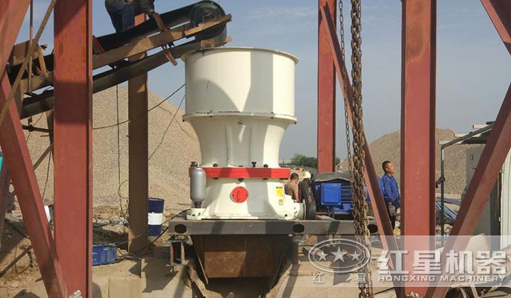 圓錐破碎生產(chǎn)現(xiàn)場 圓錐破碎生產(chǎn)現(xiàn)場