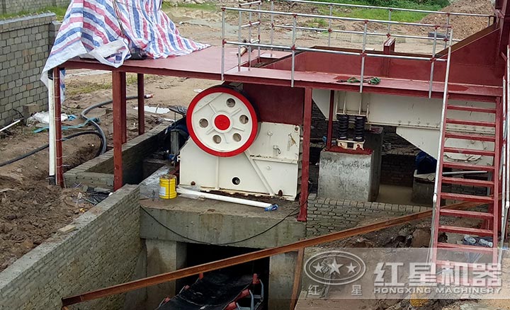 顎式破碎機(jī)生產(chǎn)現(xiàn)場 顎式破碎機(jī)生產(chǎn)現(xiàn)場