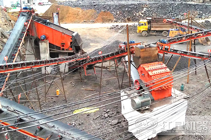 細(xì)碎機(jī)作業(yè)現(xiàn)場 細(xì)碎機(jī)作業(yè)現(xiàn)場