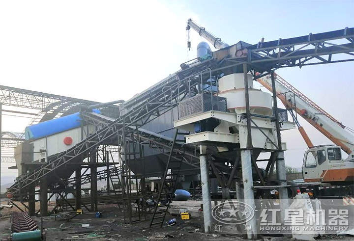 石英制砂機現(xiàn)場 石英制砂機現(xiàn)場