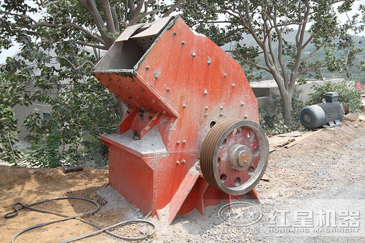 錘式破碎機(jī)生產(chǎn)現(xiàn)場(chǎng) 錘式破碎機(jī)生產(chǎn)現(xiàn)場(chǎng)