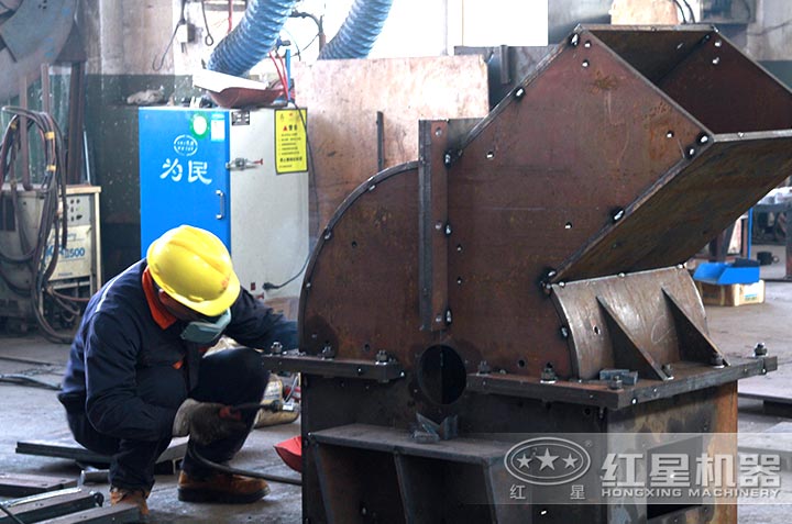 錘式破碎機(jī)生產(chǎn)車間 錘式破碎機(jī)生產(chǎn)車間