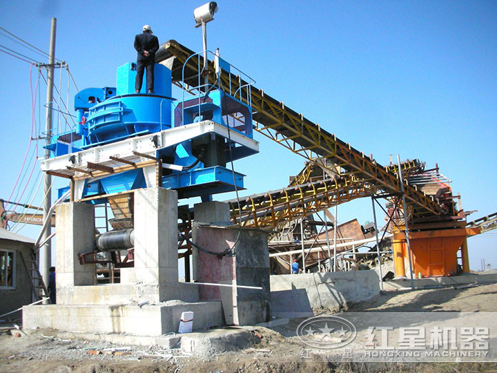大型制砂機(jī)現(xiàn)場 大型制砂機(jī)現(xiàn)場