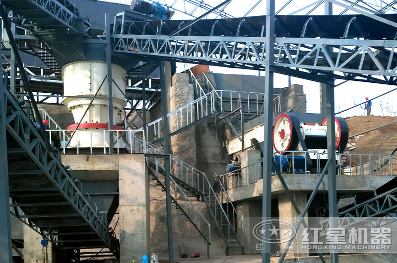 石英砂生產(chǎn)現(xiàn)場(chǎng) 石英砂生產(chǎn)現(xiàn)場(chǎng)