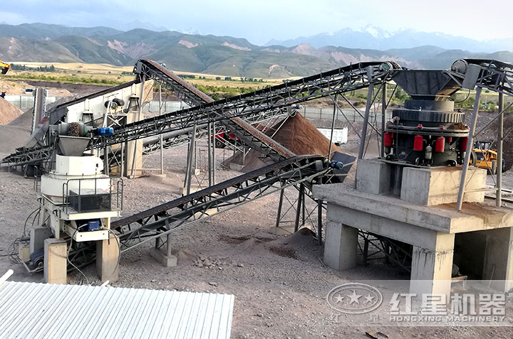 破石機(jī)作業(yè)現(xiàn)場(chǎng) 破石機(jī)作業(yè)現(xiàn)場(chǎng)