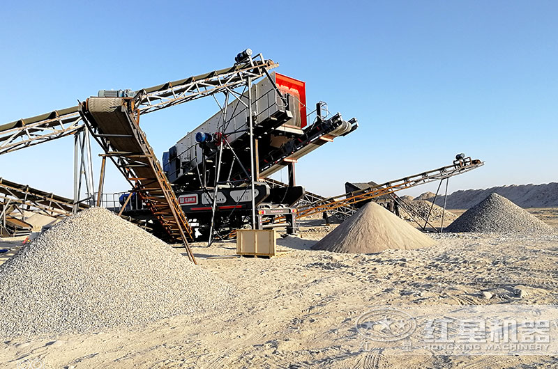 小型移動式破碎機作業(yè)現(xiàn)場 小型移動式破碎機作業(yè)現(xiàn)場