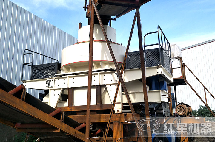 石英砂制砂機(jī)作業(yè)現(xiàn)場(chǎng) 石英砂制砂機(jī)作業(yè)現(xiàn)場(chǎng)