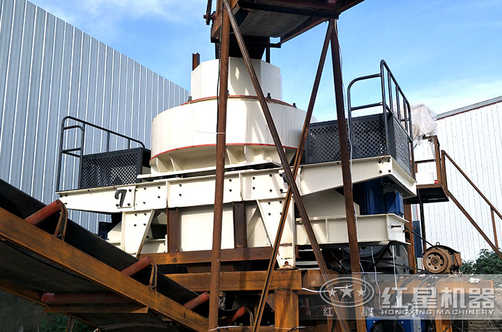 沖擊破制砂現(xiàn)場 沖擊破制砂現(xiàn)場