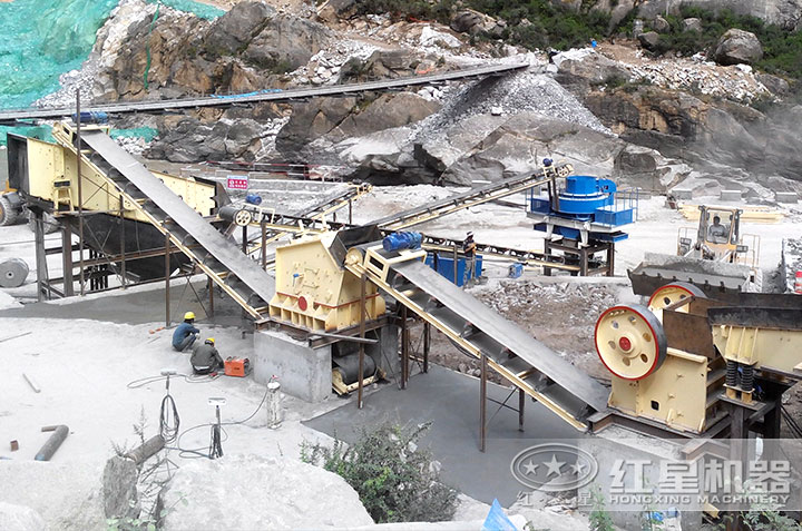 石灰石打砂機(jī)作業(yè)現(xiàn)場 石灰石打砂機(jī)作業(yè)現(xiàn)場