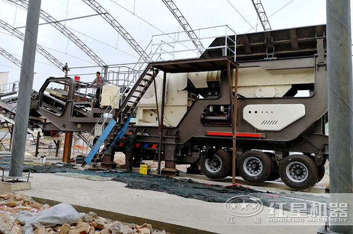 移動(dòng)制砂機(jī)作業(yè)現(xiàn)場(chǎng) 移動(dòng)制砂機(jī)作業(yè)現(xiàn)場(chǎng)