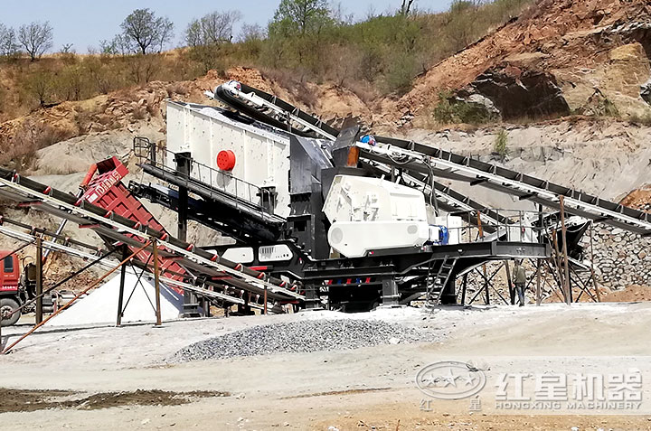 移動(dòng)制砂機(jī)作業(yè)現(xiàn)場(chǎng) 移動(dòng)制砂機(jī)作業(yè)現(xiàn)場(chǎng)