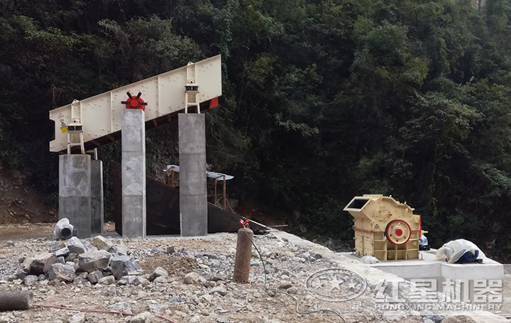 第三代破碎機(jī)安裝現(xiàn)場(chǎng) 第三代破碎機(jī)安裝現(xiàn)場(chǎng)